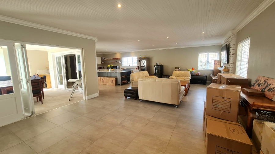 4 Bedroom Property for Sale in Whale Rock Western Cape